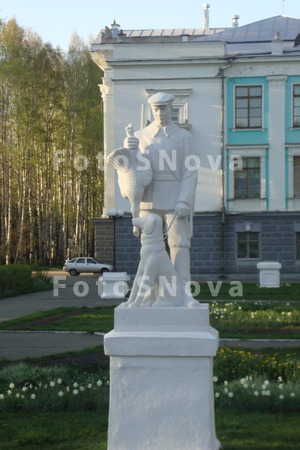 Tsvetyi_na_klumbe,_belyiy_pa