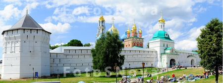 Sergiev_Posad,_laurels,_a_temp