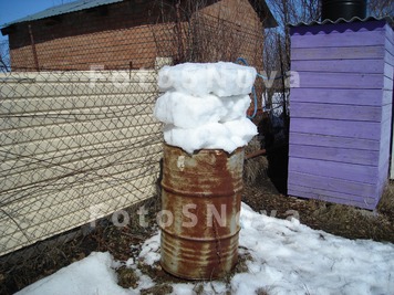 Vesna,_bochka,_posledniy_sneg