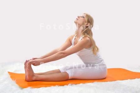 one_view_pose_yoga_body_face_s