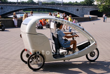 progulochnyiy,_velomobil,_treh