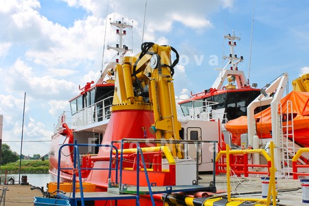 day_new_bow_sky_bay_tug_sea_tr